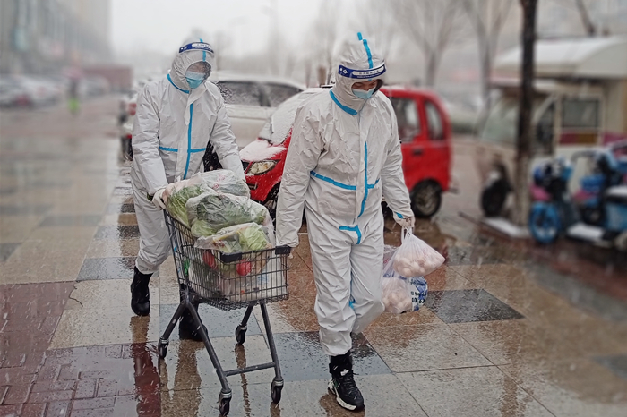 防疫當前,致敬每一位守護隆泰物業(yè)家園平安的“孤勇者”(圖6)