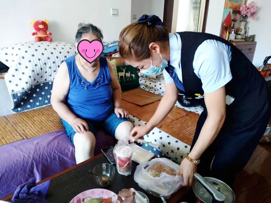 隆泰物業(yè)  愛老助老，托起老年人穩(wěn)穩(wěn)的幸福(圖1)